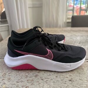 W Nike Legend Essential 3 Next Nature